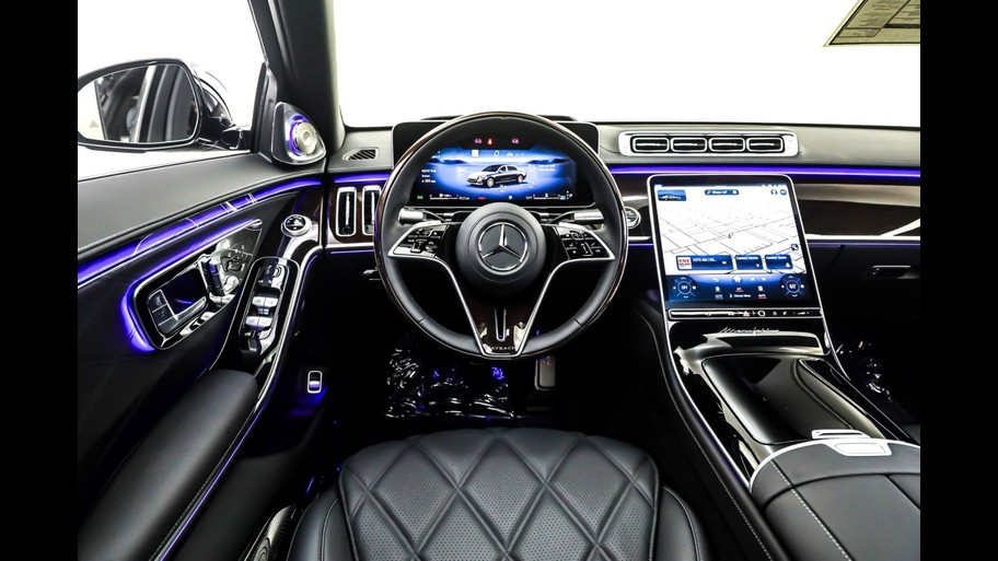 Mercedes-Benz Maybach Sedan