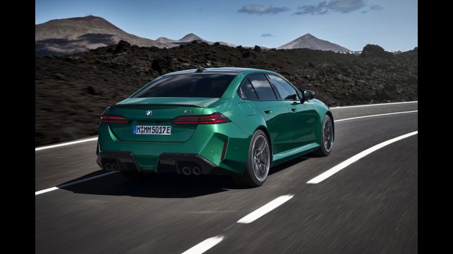 BMW M Serisi M5 xDrive PHEV