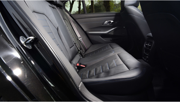 bmw_330i_m_sport_768.jpg