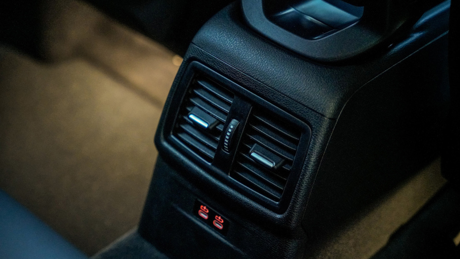 bmw_x1_sdrive18i_11.jpg