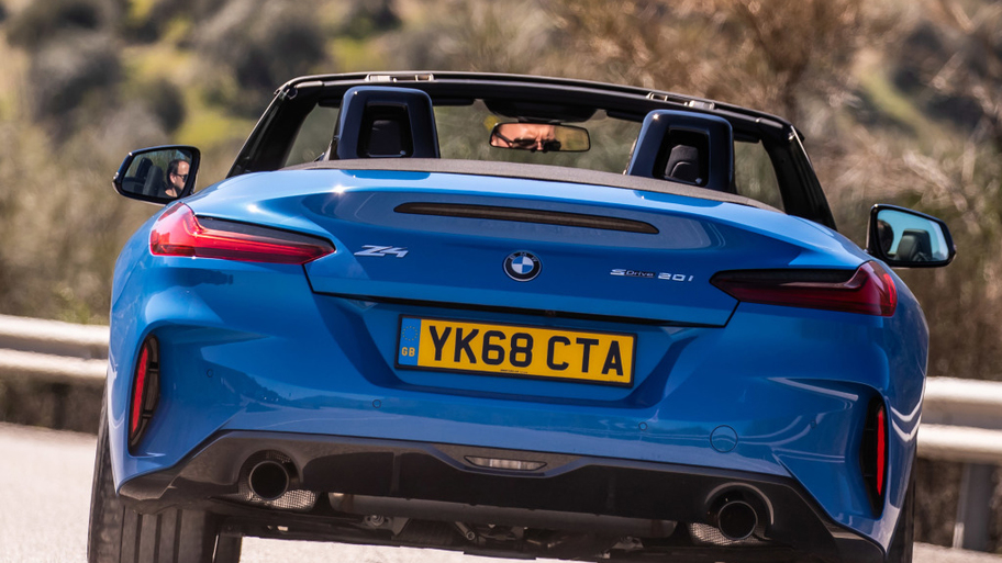 bmw_z4_sdrive20i_m_sport_40_041603680ea70af4.jpg