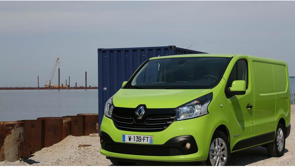 renault-trafic-panelvan (7).jpg