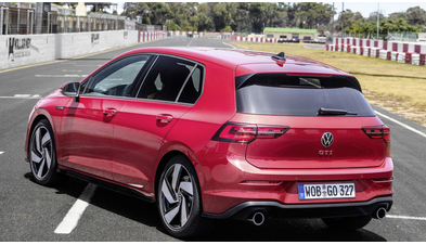 volkswagen_golf_gti_796_018f02a70ab20756.jpg