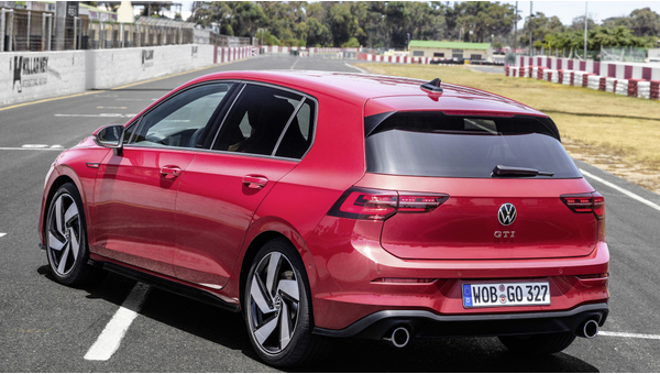 volkswagen_golf_gti_796_018f02a70ab20756.jpg