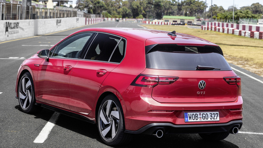 volkswagen_golf_gti_796_018f02a70ab20756.jpg