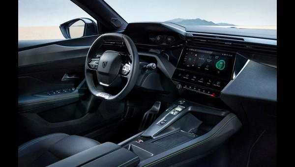 Peugeot 408, dinamik silueti ve kusursuz tasarımı kalıpları kırıyor. 408’in tasarımında ilk göze çarpan markanın keskin hatları, güçlü duruşu ile dikkatleri üzerine çekiyor. Yenilenen ön ızgara tasarımı, yeni PEUGEOT logosuna gururla ev sahipliği yapıyor. Göz alıcı ve modern tasarımı ile yolda güçlü bir duruş sergiliyor. Yerden yüksekliği artırılırken toplam yüksekliği korunarak elde edilen sportif tasarımı ve akıcı hatları aerodinamik özelliklerine vurgu yapıyor.