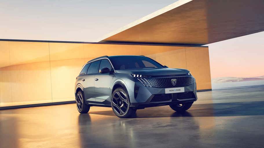 Peugeot e-5008