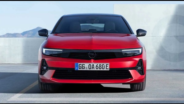 Yeni Opel Astra Elektrik, cesur tasarım dilini tamamen elektrikli ve emisyonsuz sürüş teknolojisi ile birleştiriyor. Alman mühendisliğinin ruhunu taşıyarak yeni bir sürüş deneyimine öncülük ediyor.