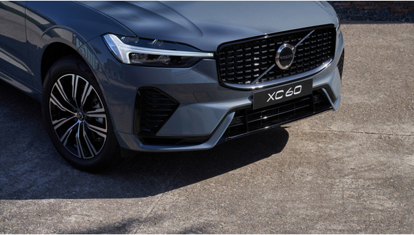volvo_xc60_b5_awd_r-design_2.jpg