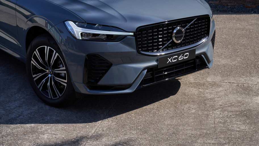volvo_xc60_b5_awd_r-design_2.jpg