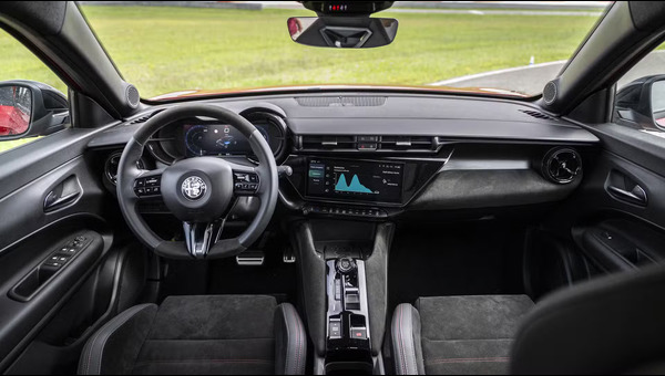 Alfa Romeo Junior İç Tasarım