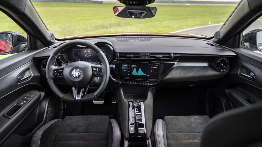 Alfa Romeo Junior İç Tasarım