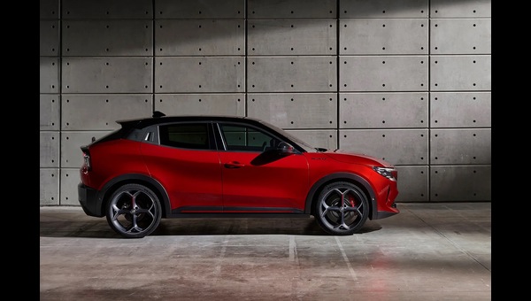 Alfa Romeo Junior Dış Yan