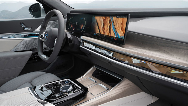 BMW i7