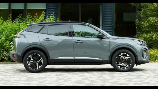 PEUGEOT 2008, göz alıcı öz güvenli tasarımıyla dikkatleri üzerine çekiyor. Yeni 3 pençe imza ışık tasarımı hem gündüz sürüş farlarında hem de arka stop lambalarında yer alıyor. Yeni Full LED ön farları, yepyeni tasarımıyla gövde rengi ön ızgara ile otomobile şıklığın yanı sıra güçlü bir duruş kazandırıyor.