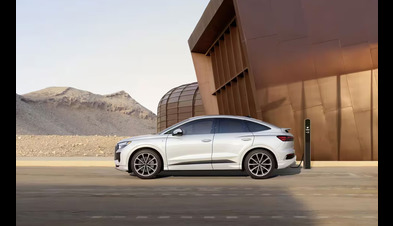 Audi Q4 e-Tron Sportback yan
