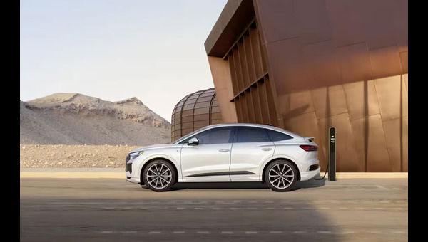 Audi Q4 e-Tron Sportback yan