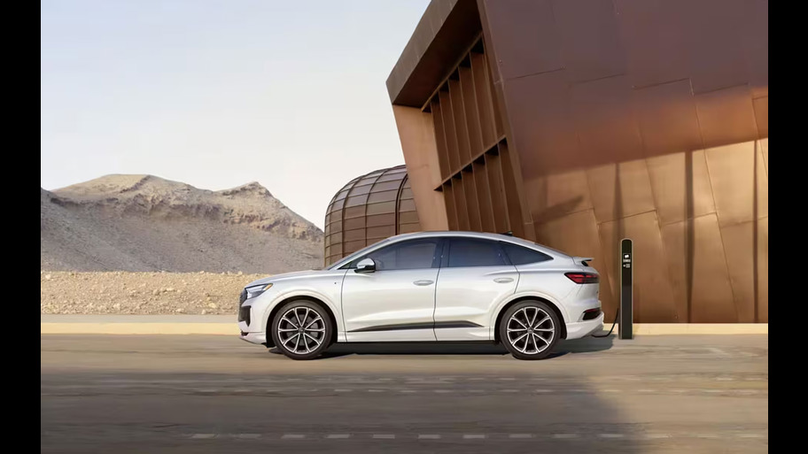 Audi Q4 e-Tron Sportback yan