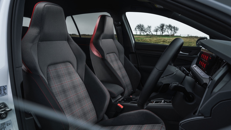 volkswagen_golf_gti_668.jpg
