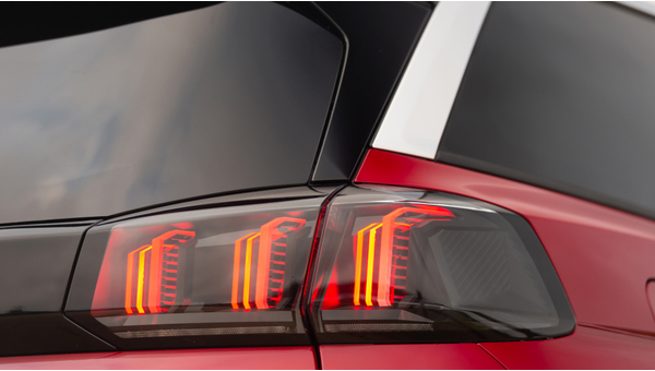 peugeot_5008_93.jpg