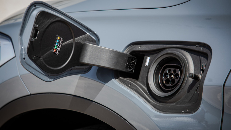bmw_x1_xdrive25e_xline_6.jpg