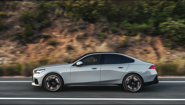 BMW i5 Sedan