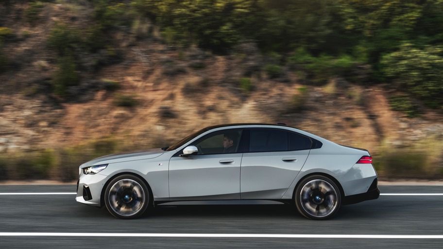 BMW i5 Sedan