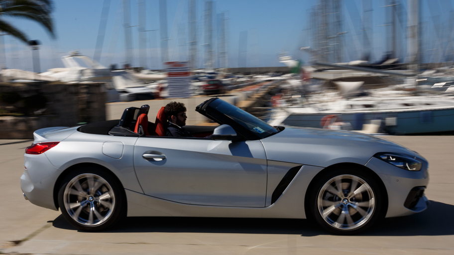 bmw_z4_sdrive20i_2_032800750b8e07ca.jpg