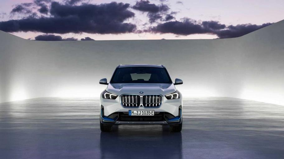 BMW iX1