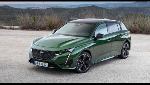 Üst düzey tasarımıyla PEUGEOT 308, güçlü karakteri ve dinamizmi sayesinde çevresindeki tüm arzu dolu bakışları üzerine topluyor. PEUGEOT 3D i-Cockpit ve ileri teknolojilerle donatılmıştır, bu sayede geçirdiğiniz her anın size özel ve keyifli olmasını garanti eder.