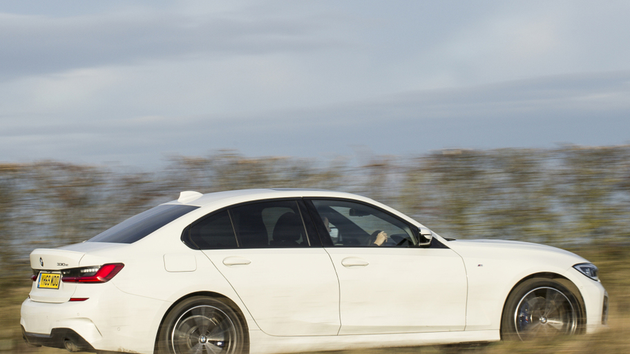 bmw_330e_m_sport_522_050304330d7809f9.jpg