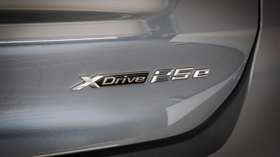 bmw_x1_xdrive25e_xline_45.jpg