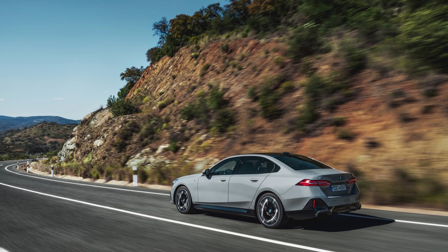 BMW i5 Sedan