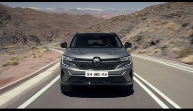 130 km/sa hıza kadar elektrik motoruyla sessiz sürüş keyfini çıkarın. Şehir içinde sürüşün %80’ini elektrikli modda yapın. Batarya yavaşladığınızda ve frene bastığınızda kendiliğinden şarj olur, bu sayede aracı şarja takmanıza gerek kalmaz.