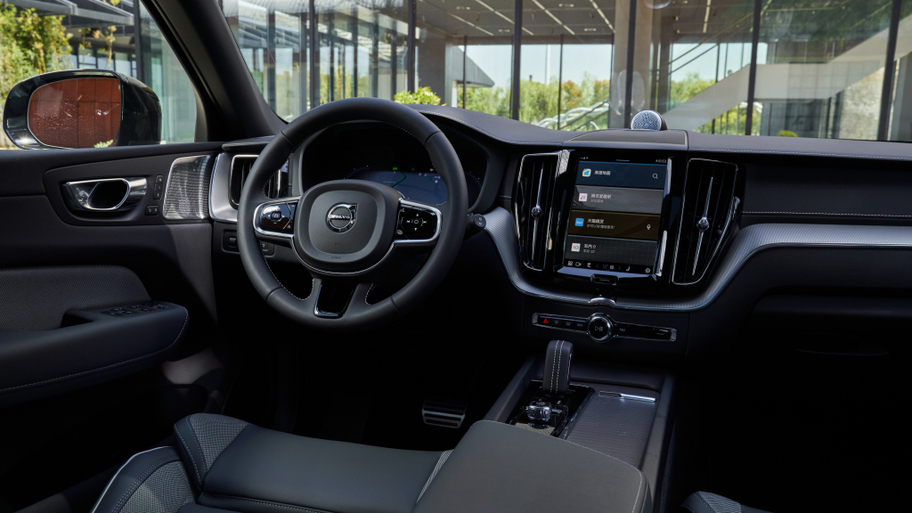 volvo_xc60_b5_awd_r-design_24.jpg
