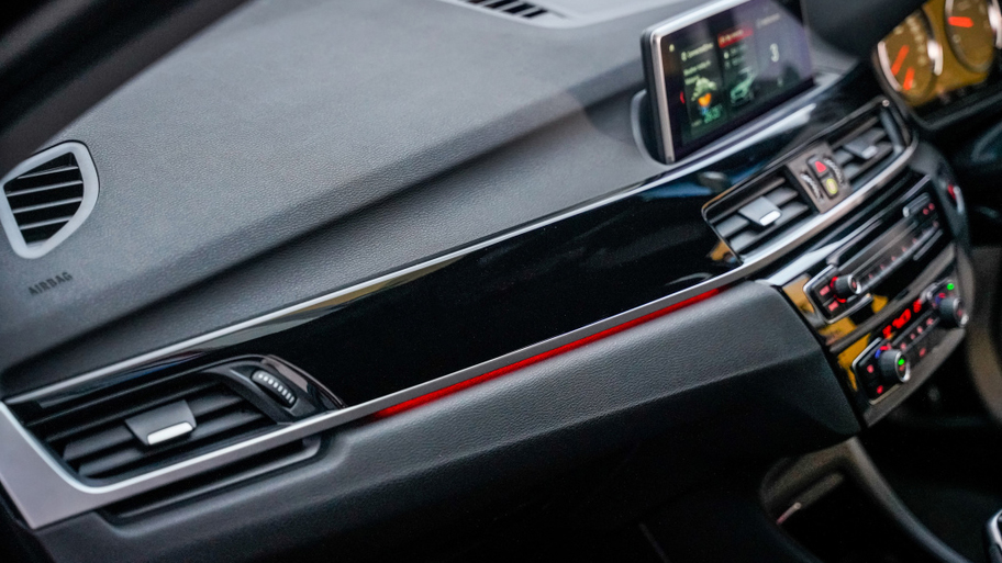 bmw_x1_sdrive18i_3.jpg
