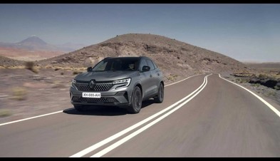 130 km/sa hıza kadar elektrik motoruyla sessiz sürüş keyfini çıkarın. Şehir içinde sürüşün %80’ini elektrikli modda yapın. Batarya yavaşladığınızda ve frene bastığınızda kendiliğinden şarj olur, bu sayede aracı şarja takmanıza gerek kalmaz.