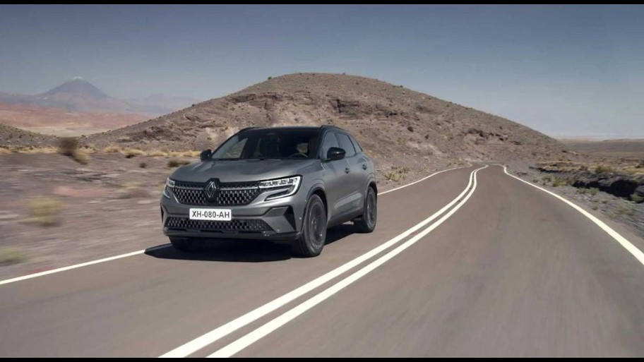 130 km/sa hıza kadar elektrik motoruyla sessiz sürüş keyfini çıkarın. Şehir içinde sürüşün %80’ini elektrikli modda yapın. Batarya yavaşladığınızda ve frene bastığınızda kendiliğinden şarj olur, bu sayede aracı şarja takmanıza gerek kalmaz.