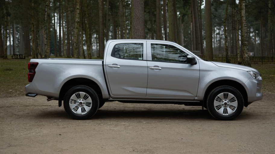 isuzu_d-max_dl20_double_cab_1.jpg