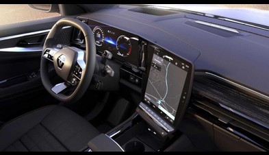 130 km/sa hıza kadar elektrik motoruyla sessiz sürüş keyfini çıkarın. Şehir içinde sürüşün %80’ini elektrikli modda yapın. Batarya yavaşladığınızda ve frene bastığınızda kendiliğinden şarj olur, bu sayede aracı şarja takmanıza gerek kalmaz.
