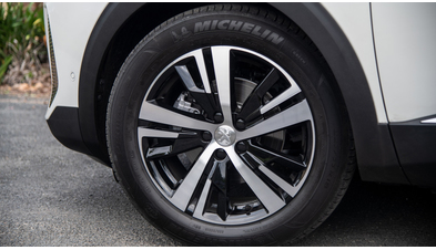 peugeot_5008_gt_30.jpg