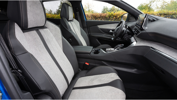 peugeot_3008_hybrid4_364.jpg
